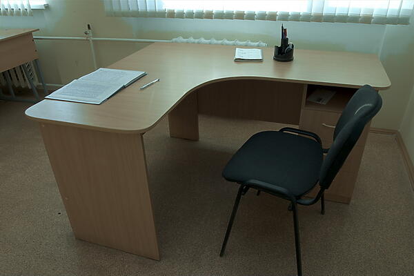 Стол учителя угловой с тумбой с закругленными углами