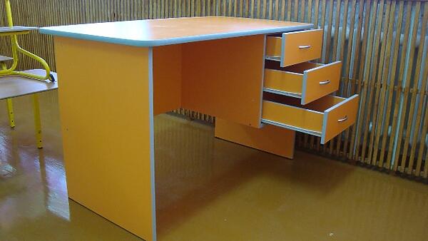 Стол для воспитателя 2 Стол для воспитателя 2