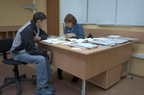 Стол компьютерный угловой на металлокаркасе