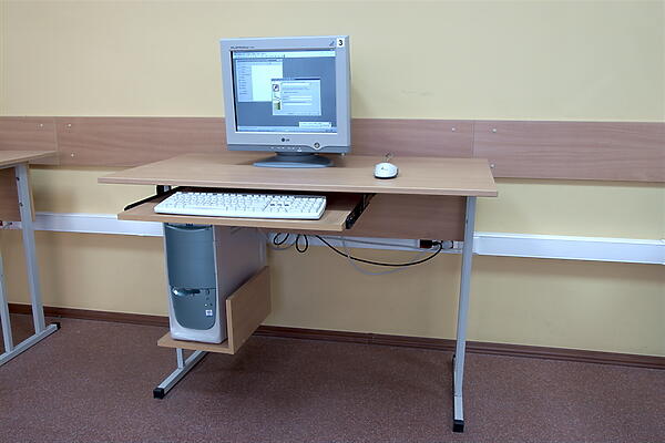 Стол компьютерный в техникум