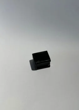 Заглушка пластиковая наружная 20х20 копыто