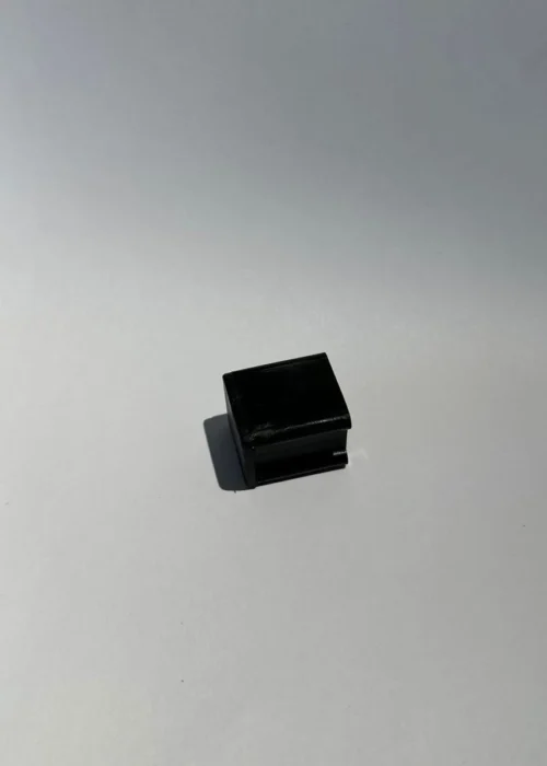 Заглушка пластиковая наружная 20х20 копыто