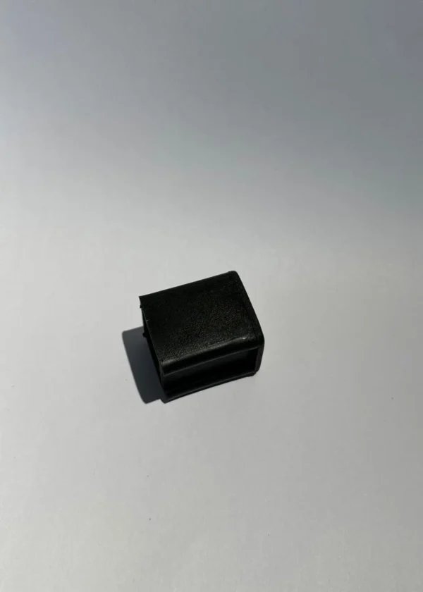 Заглушка пластиковая наружная 25х25 копыто