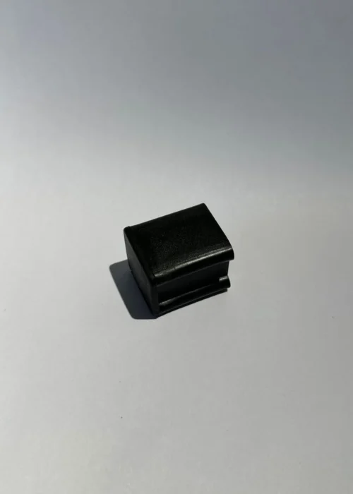 Заглушка пластиковая наружная 25х25 копыто3