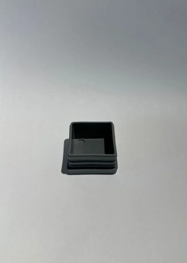 Заглушка пластиковая внутренняя 40х40 мм серая