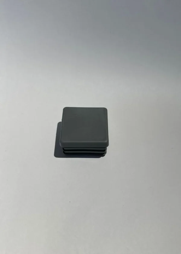 Заглушка пластиковая внутренняя 40х40 серая